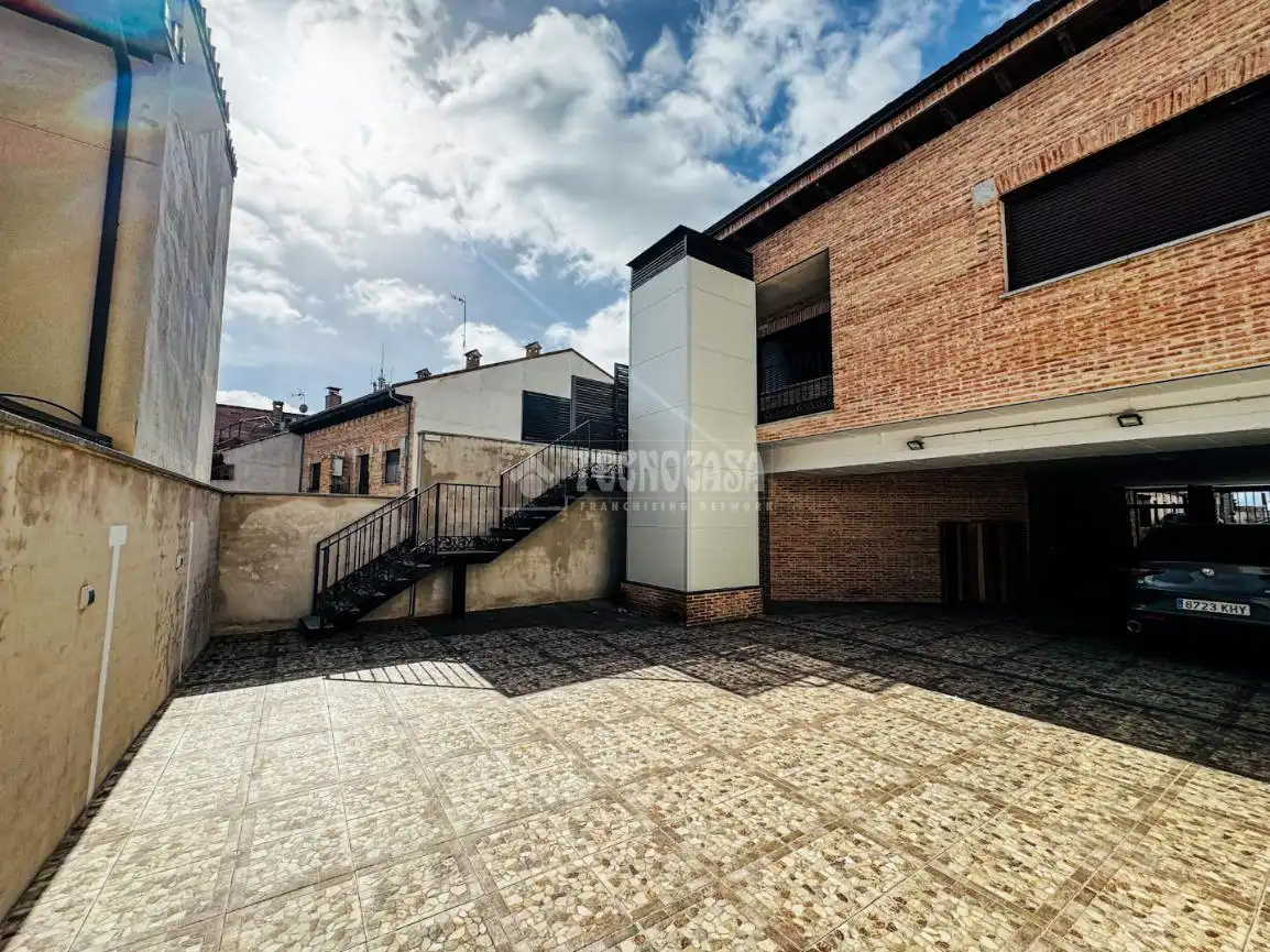 Vista exterior de Dúplex en venta en Navalcarnero con Aire acondicionado, Calefacción y Terraza