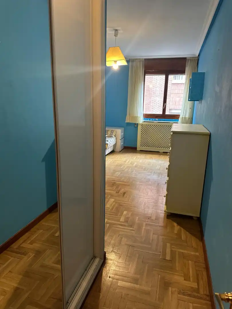 Bedroom of Flat for rent in Avilés  with Heating, Parquet flooring and Storage room