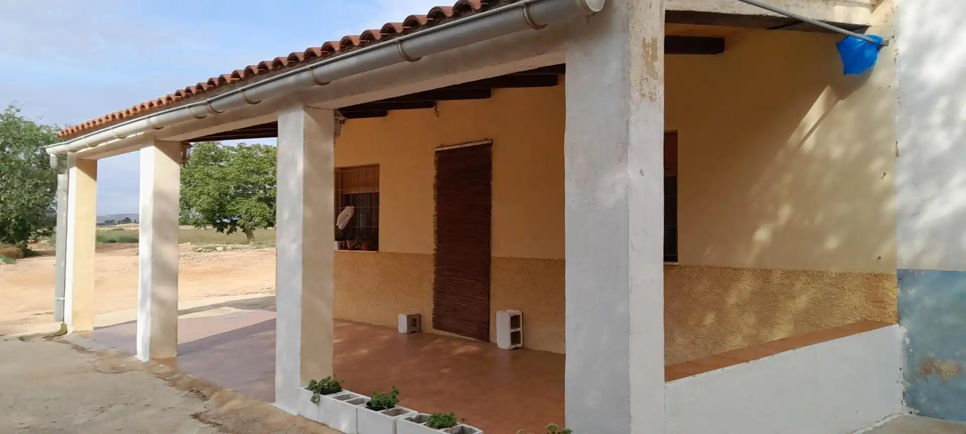 Vista exterior de Casa o xalet en venda en Yecla amb Jardí privat i Moblat