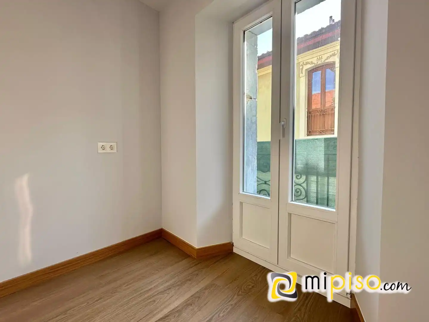 Terraza de Piso en venta en Laredo con Calefacción, Amueblado y Balcón