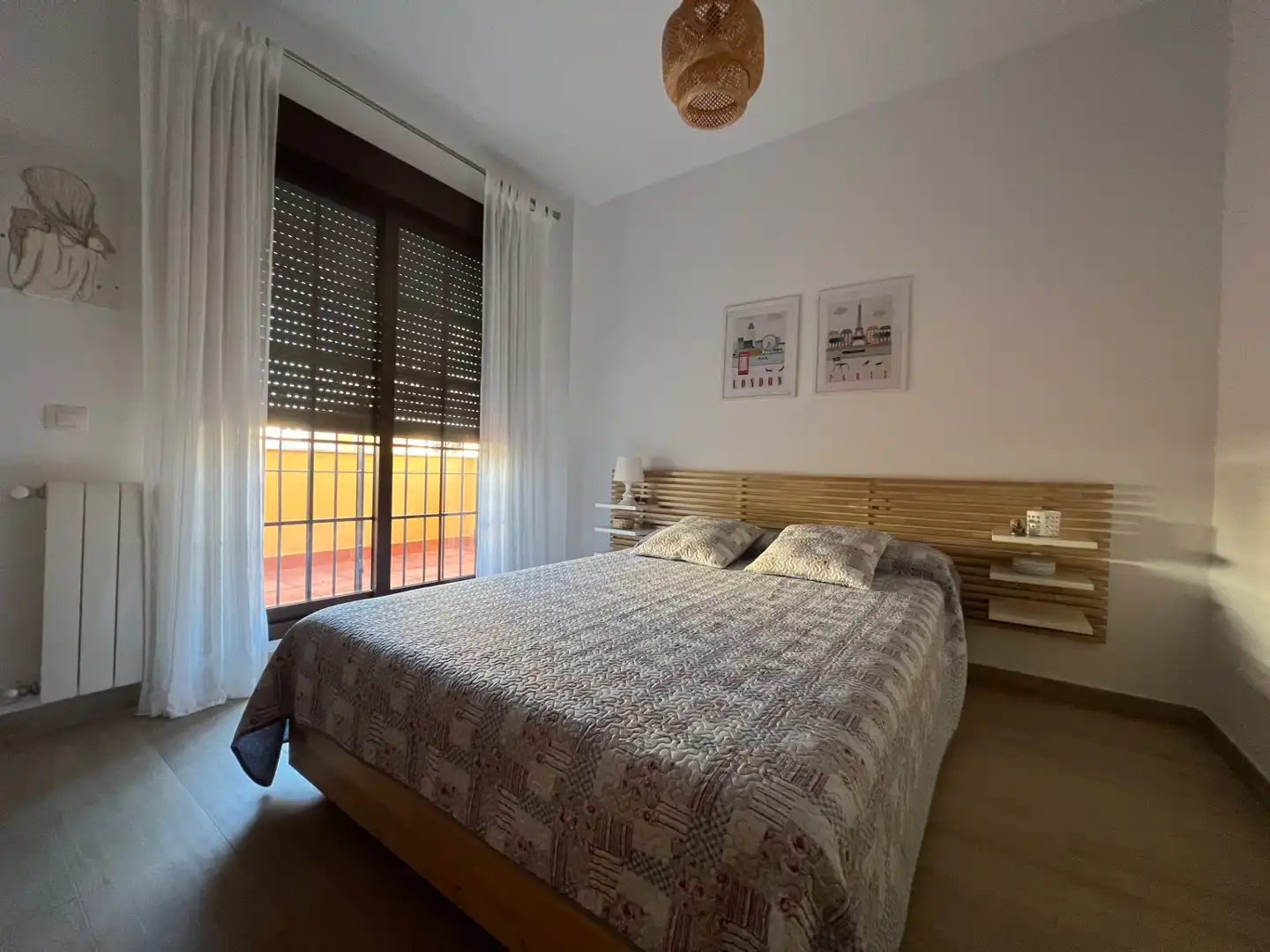 Dormitori de Casa adosada en venda en Espartinas amb Aire condicionat, Calefacció i Jardí privat