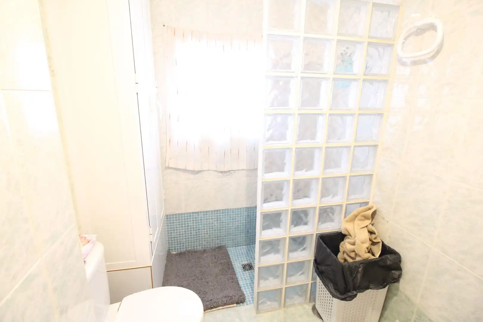 Badezimmer von Maisonette zum Verkauf in Alozaina mit Klimaanlage und Möbliert