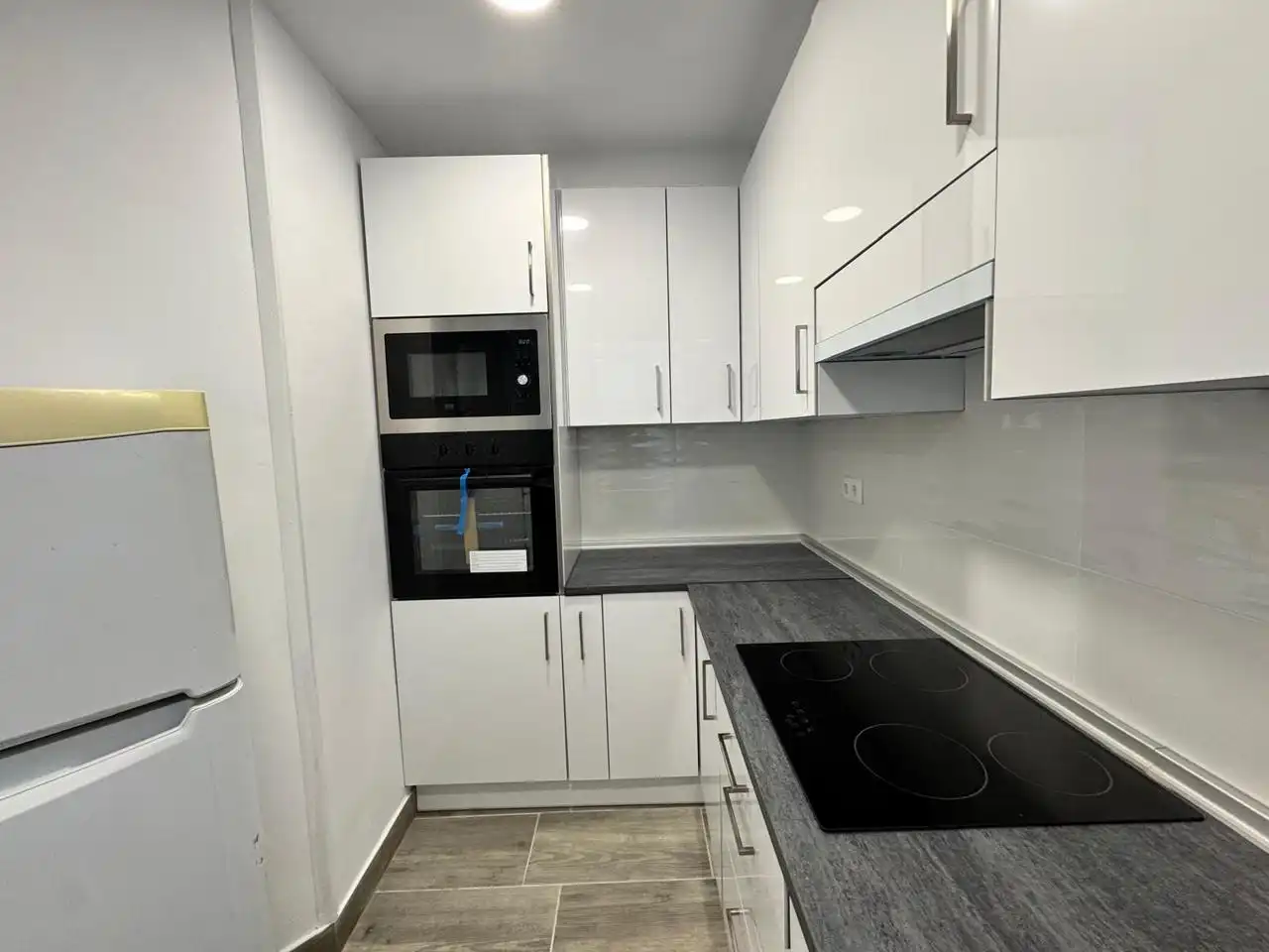 Küche von Wohnung zur Miete in A Coruña Capital  mit Heizung, Abstellraum und Möbliert