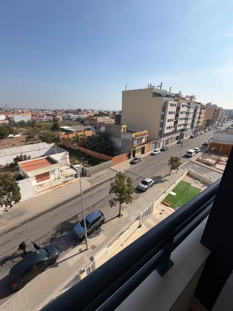 Vista exterior de Pis en venda en Almazora / Almassora amb Forn, Balcó i Piscina comunitària