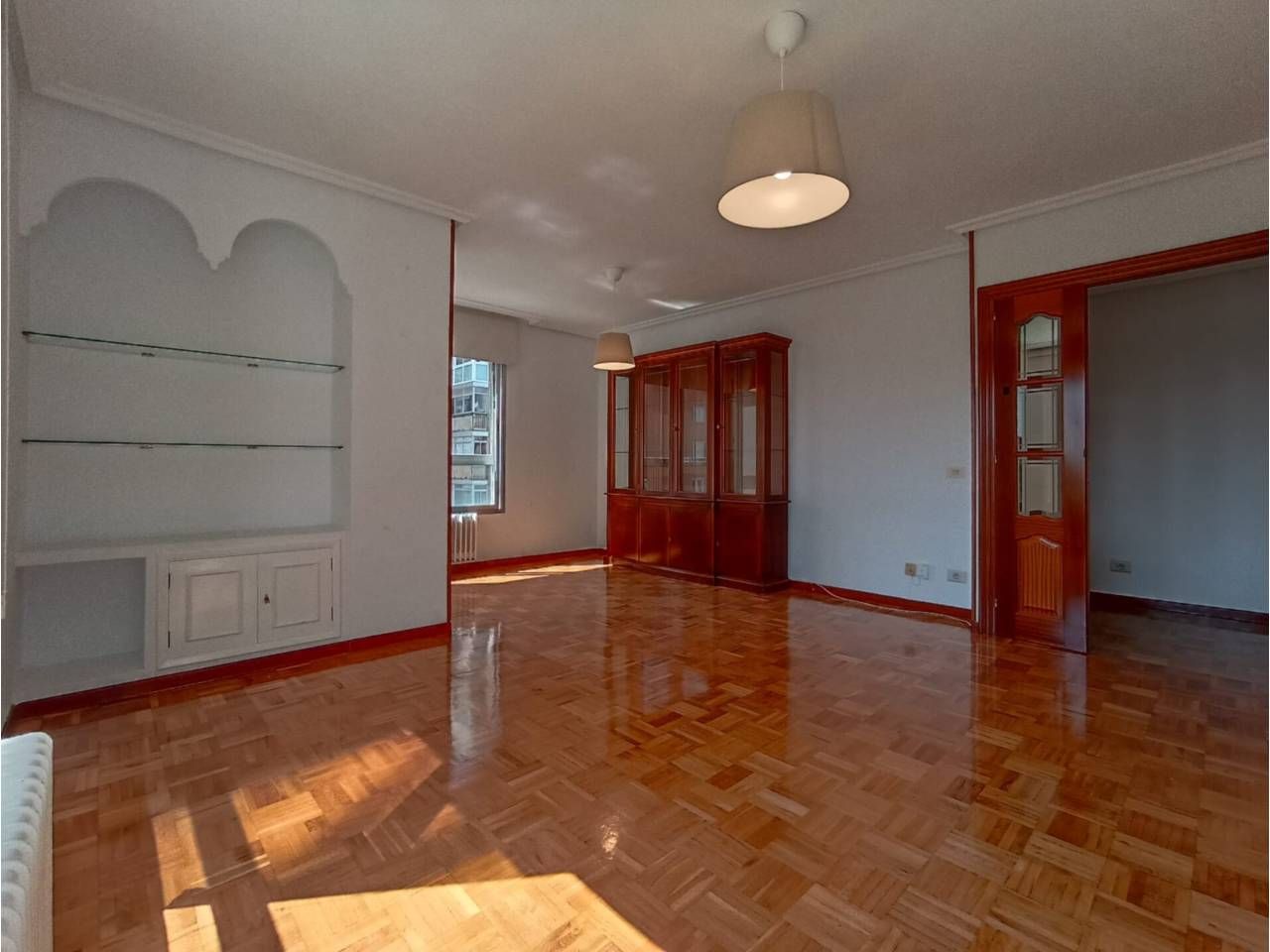 Sala de estar de Piso en venta en Burgos Capital con Calefacción, Parquet y Trastero