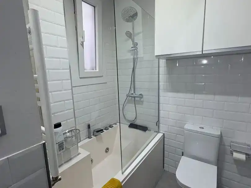 Bathroom of Flat for sale in  Madrid Capital  with Air Conditioner