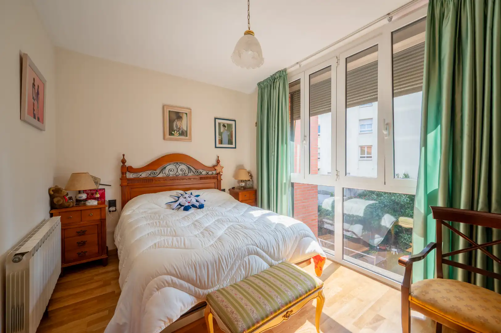 Schlafzimmer von Einfamilien-Reihenhaus zum Verkauf in Sant Cugat del Vallès mit Klimaanlage, Heizung und Privatgarten