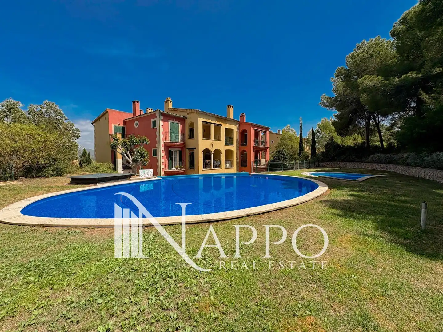 Vista exterior de Dúplex en venda en Calvià amb Aire condicionat, Calefacció i Jardí privat
