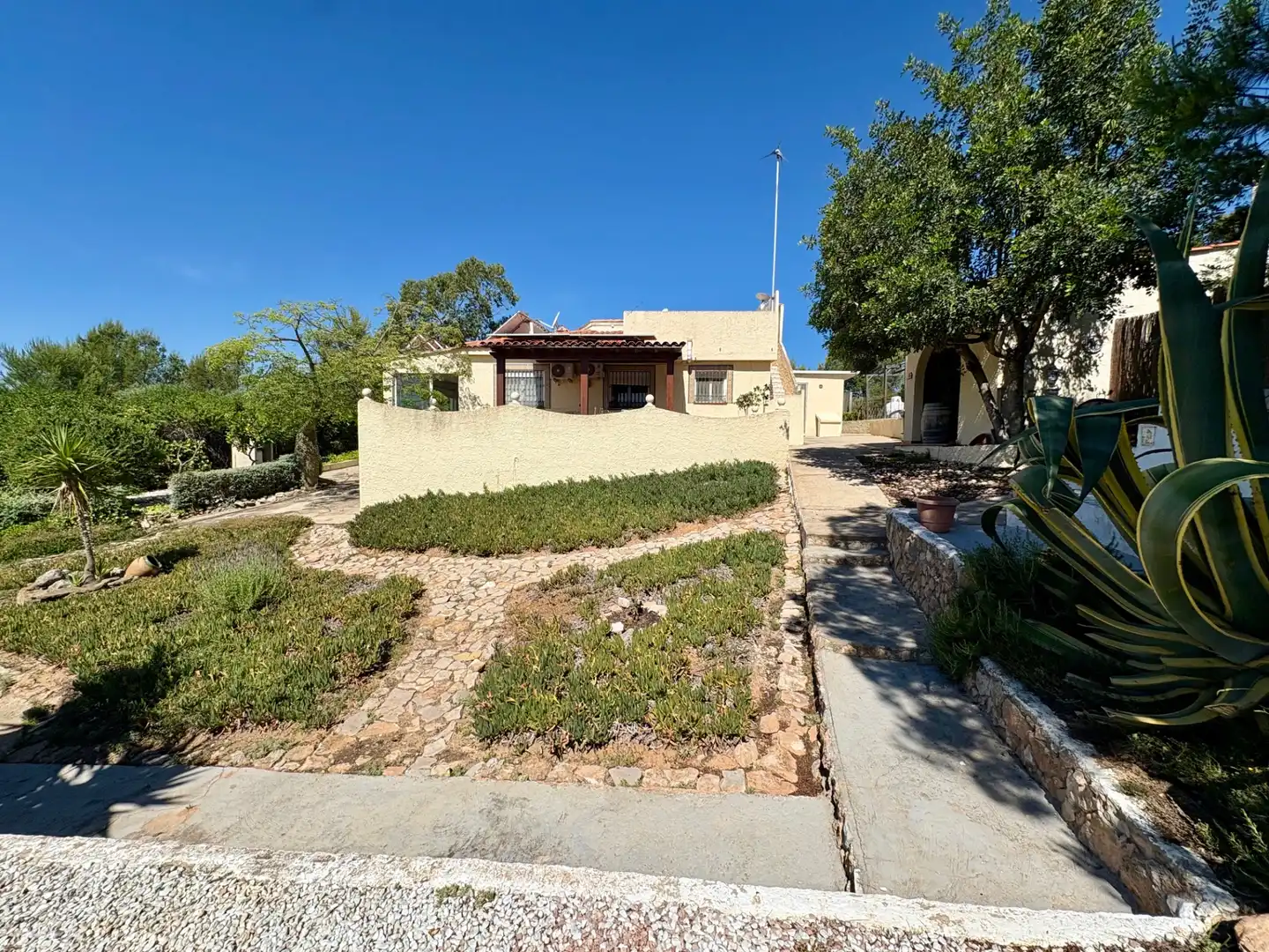 Vista exterior de Casa o xalet en venda en Cheste amb Aire condicionat, Calefacció i Jardí privat