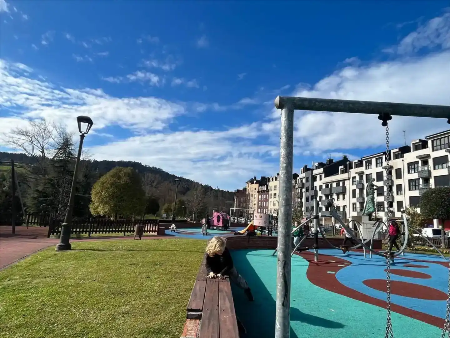 Vista exterior de Pis en venda en Llanera amb Jardí privat, Moblat i Balcó