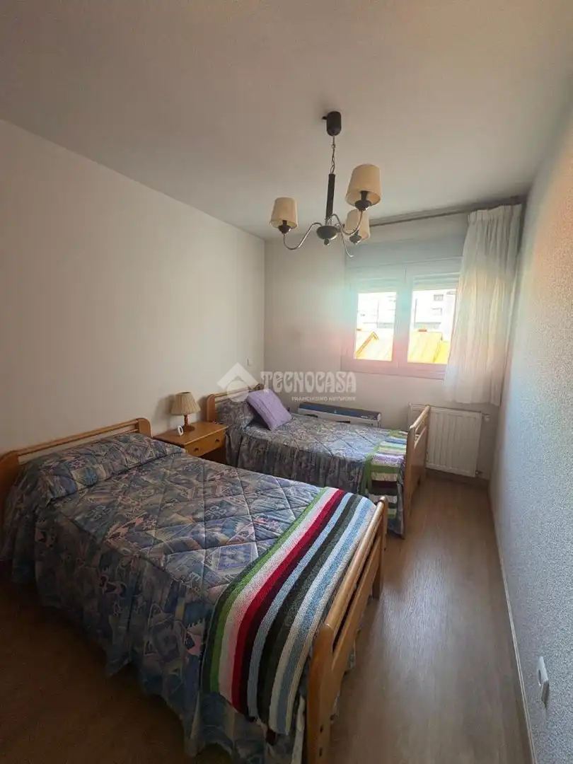 Bedroom of Flat for sale in Madrid