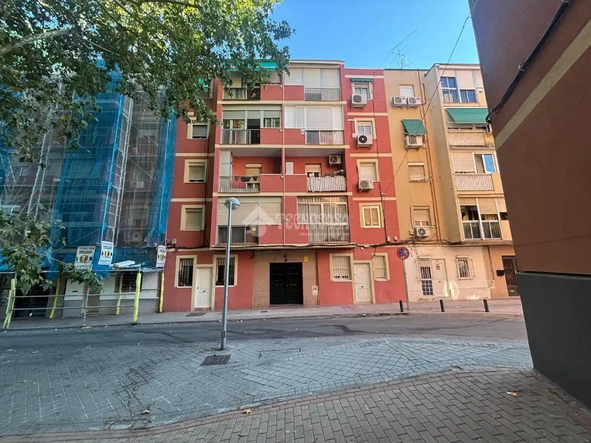 Vista exterior de Pis en venda en Madrid amb Aire condicionat