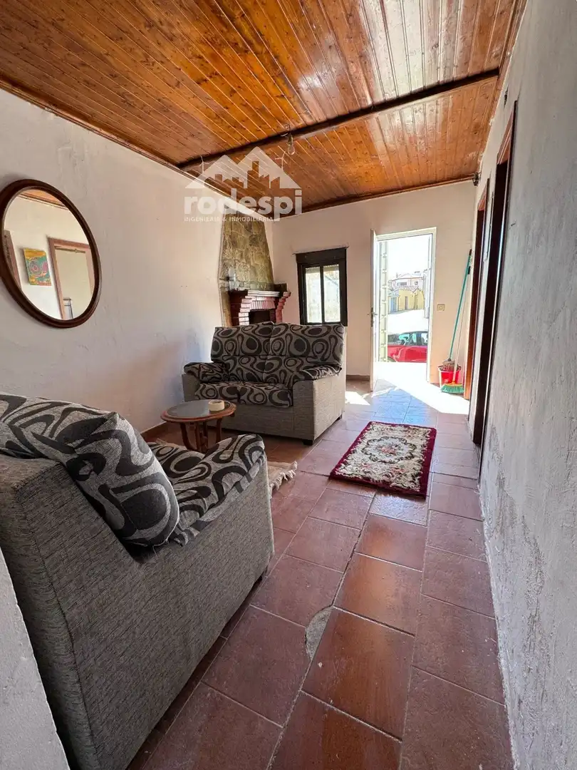 Sala de estar de Casa adosada en venta en Villardondiego con Terraza, Trastero y Amueblado