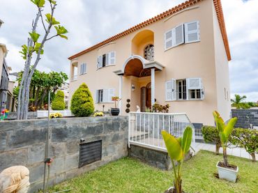 Villa con balcone in vendita a Calle EMETERIO PADRON CRUZ 1