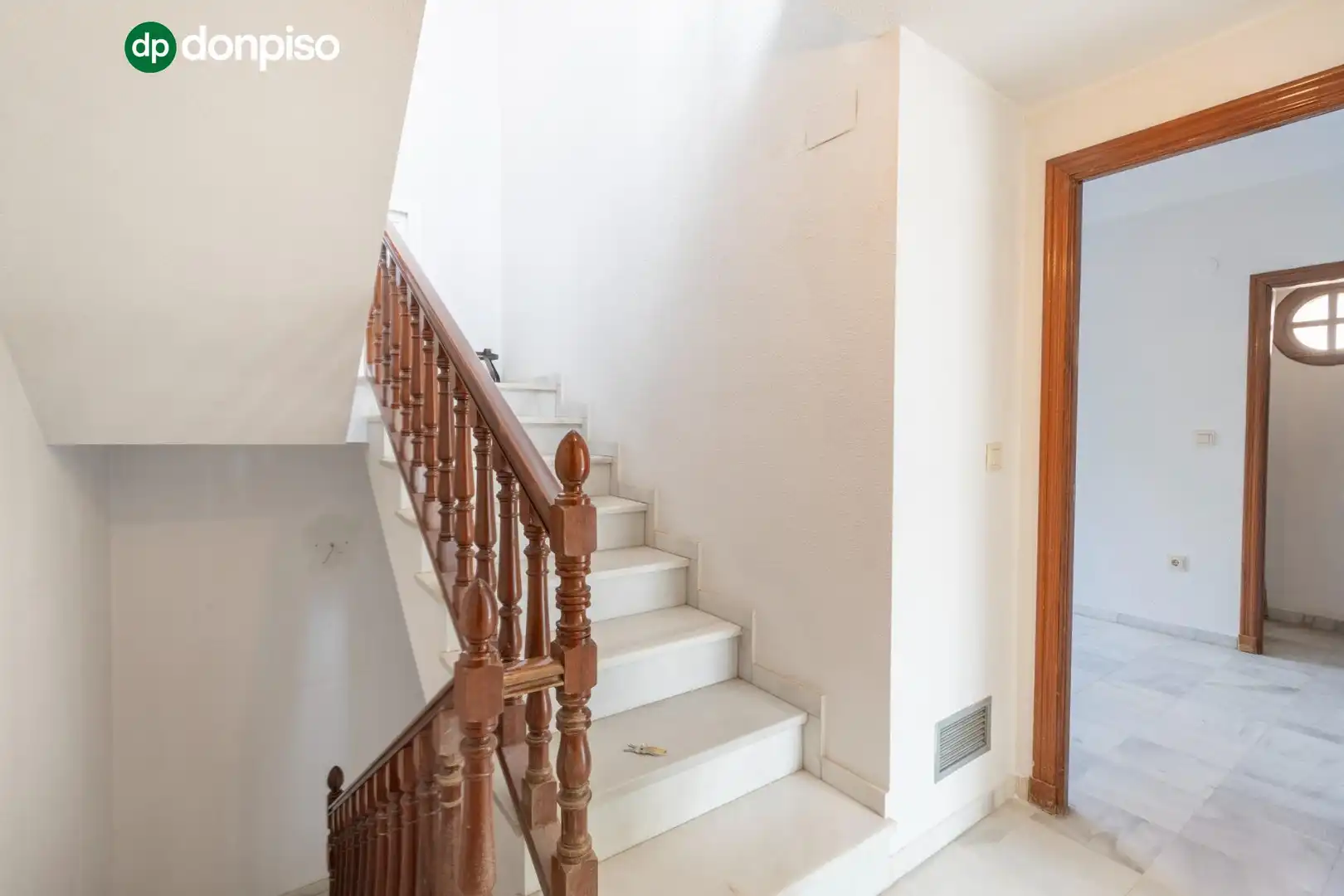 Einfamilien-Reihenhaus zum Verkauf in Granada mit Heizung, Terrasse und Abstellraum