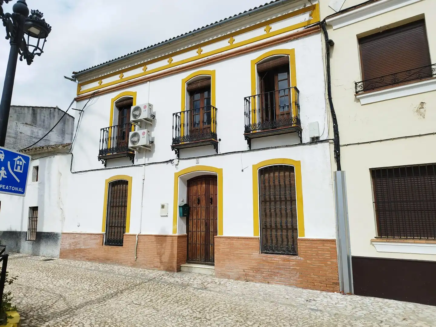 Casa adosada en venda a Almadén de la Plata