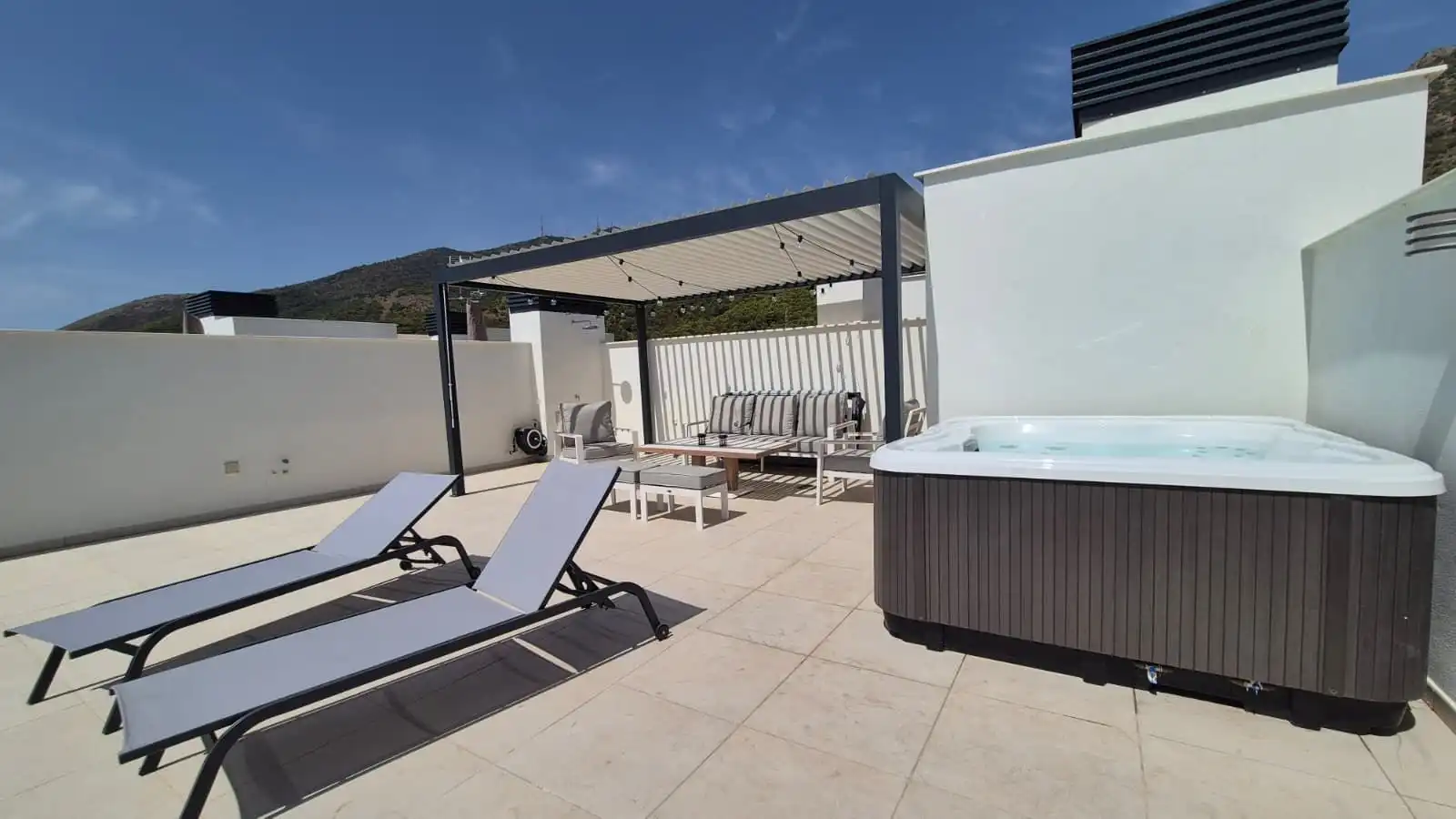 Terrassa de Àtic de lloguer en Benalmádena amb Aire condicionat, Calefacció i Jardí privat