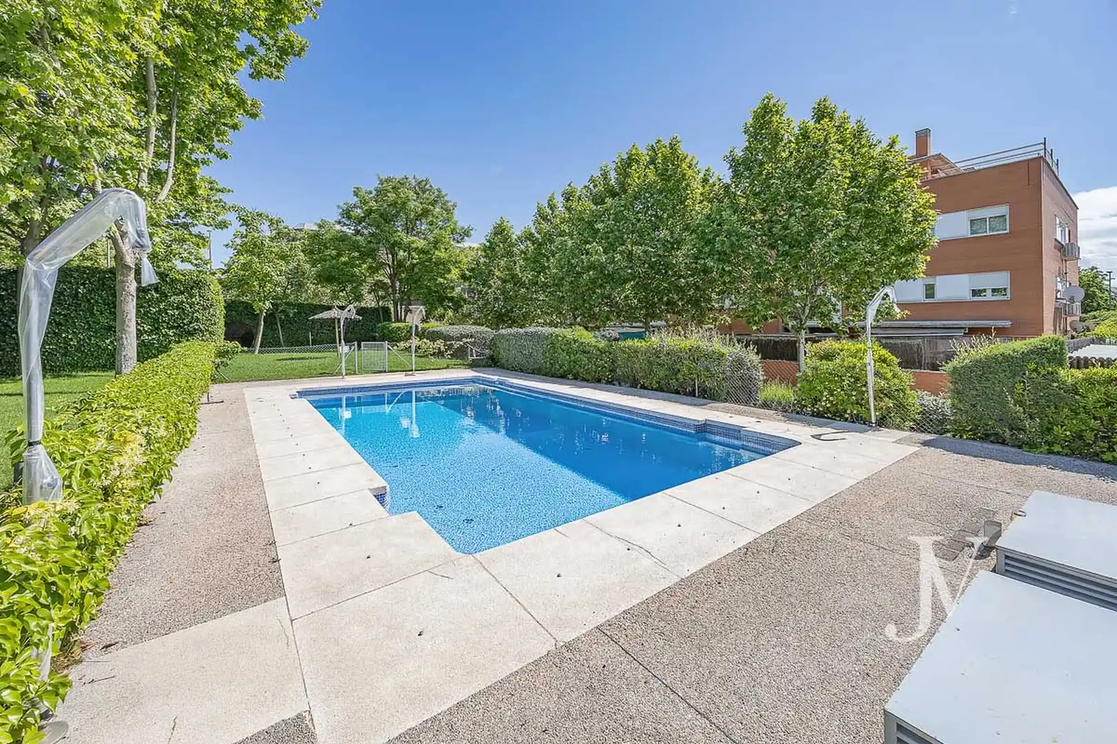 Swimming pool of Flat for sale in Majadahonda  with Air Conditioner, Heating and Storage room