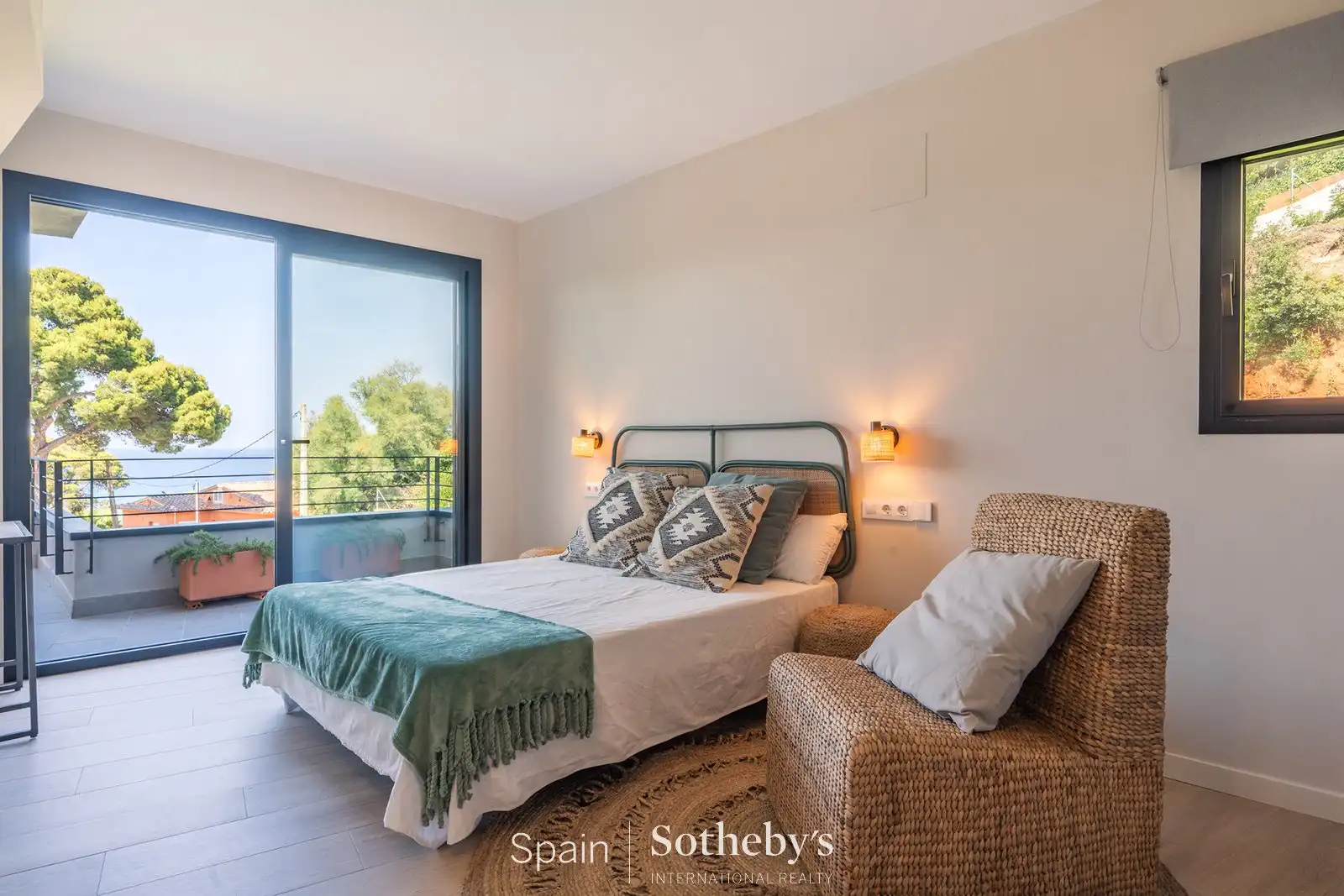 Dormitori de Apartament en venda en Begur amb Aire condicionat, Terrassa i Piscina comunitària