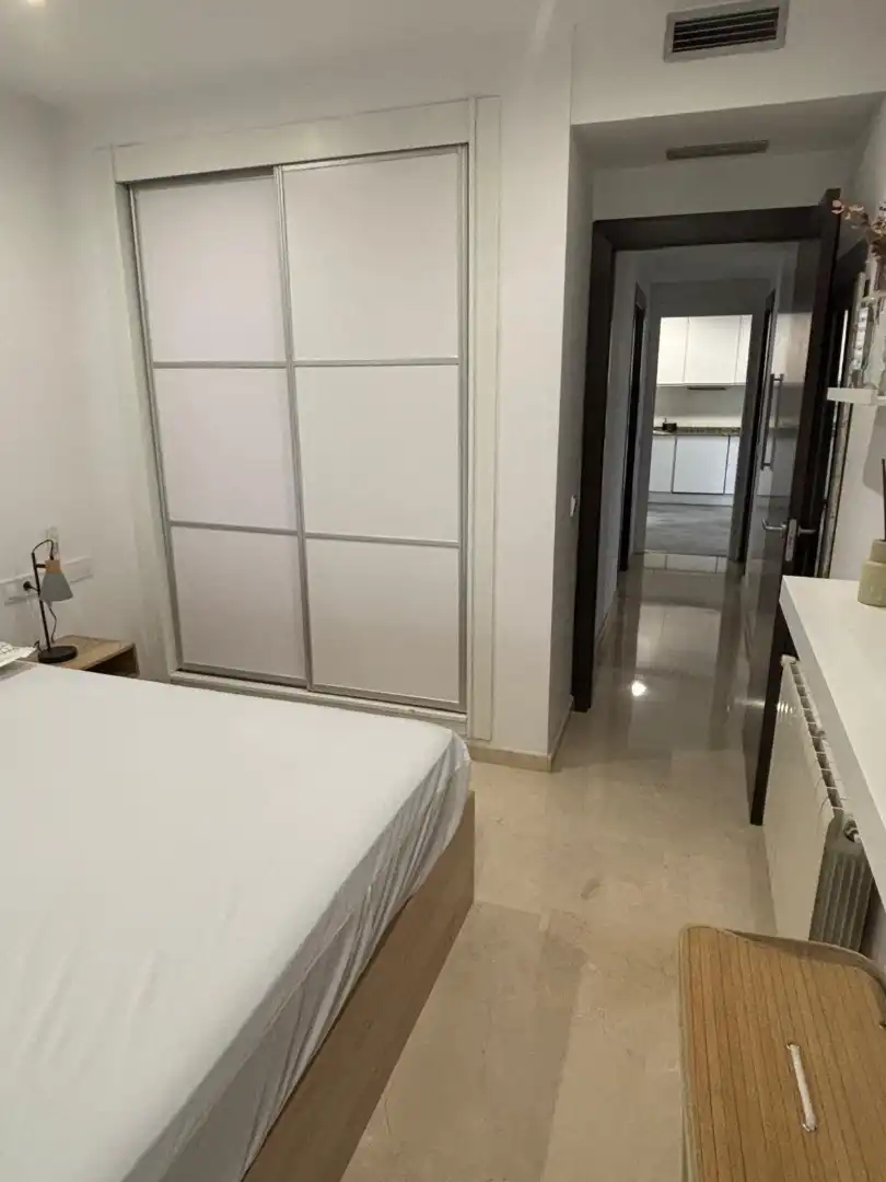 Schlafzimmer von Wohnung zur Miete in Valencia mit Klimaanlage, Heizung und Privatgarten
