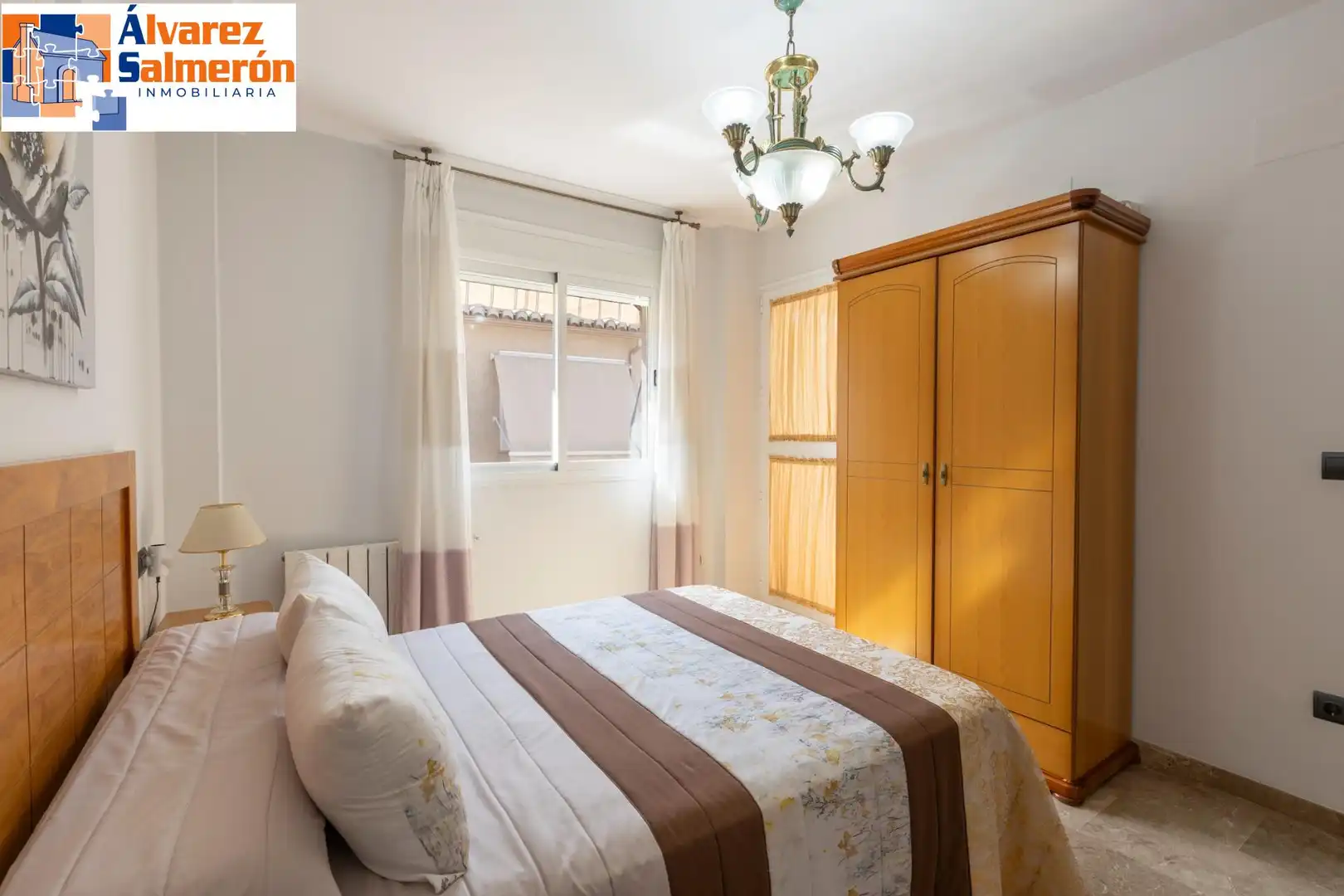 Schlafzimmer von Einfamilien-Reihenhaus zum Verkauf in Armilla mit Heizung