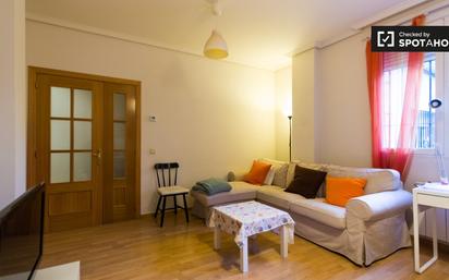 Living room of Flat to rent in  Madrid Capital  with Air Conditioner, Heating and Furnished