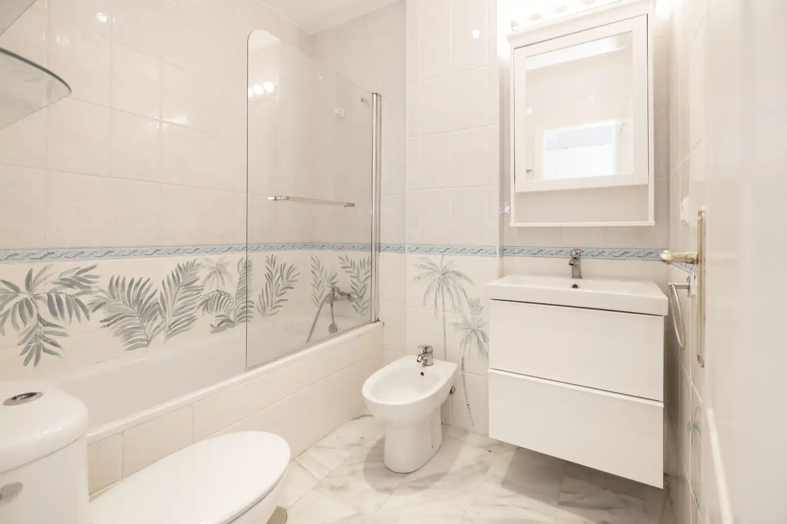 Badezimmer von Wohnung zum Verkauf in Marbella mit Klimaanlage, Heizung und Terrasse
