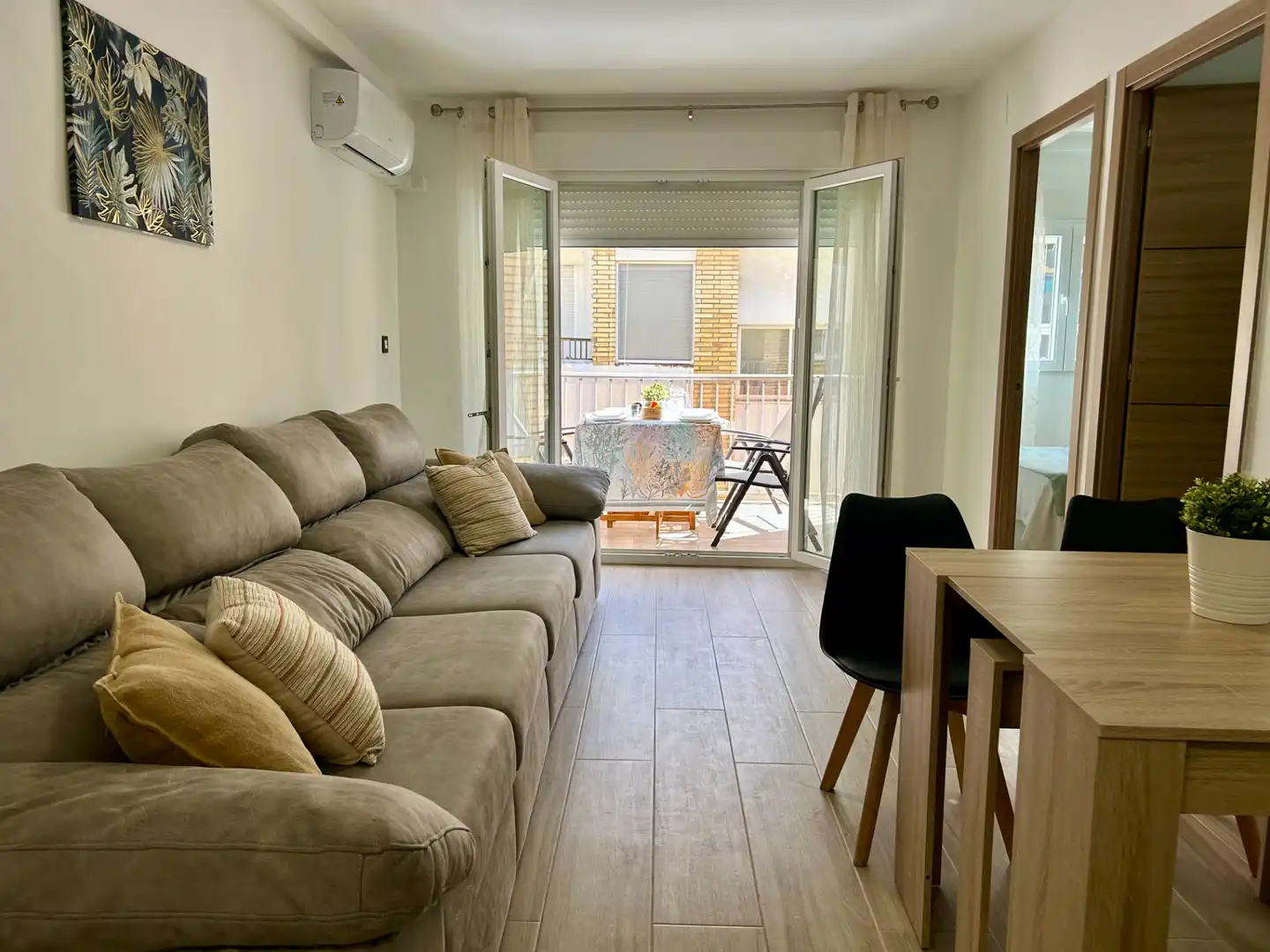 Sala de estar de Piso de alquiler en Torrenueva Costa con Aire acondicionado, Amueblado y Horno