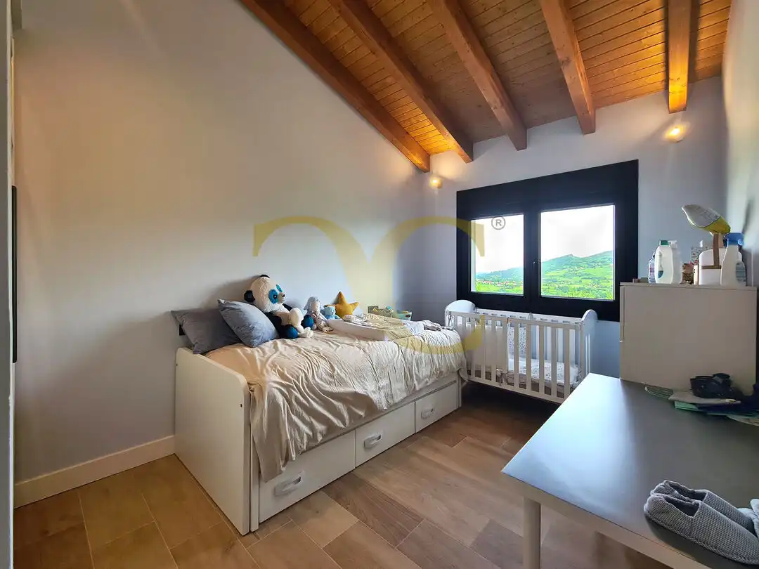 Bedroom of Houses for sale in Oviedo   with Air Conditioner, Heating and Private garden