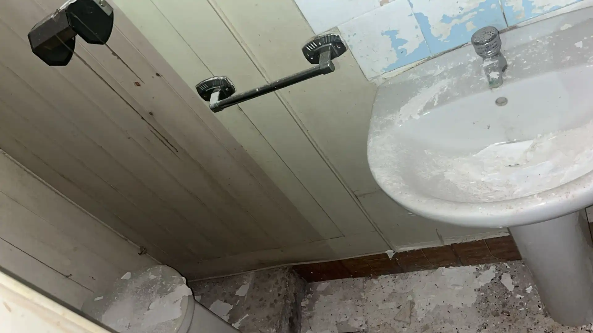 Bathroom of Flat for sale in Híjar