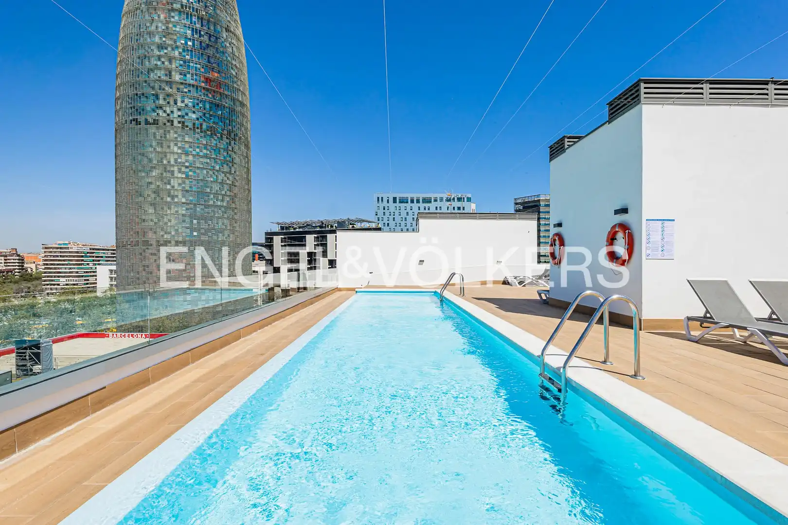 Piscina de Pis en venda en Barcelona amb Aire condicionat, Calefacció i Terrassa