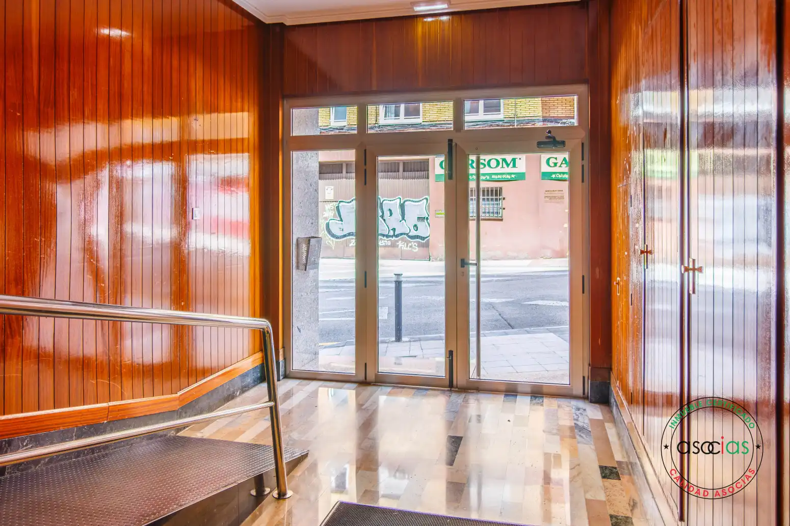 Pis en venda en Oviedo  amb Calefacció, Parquet i Moblat