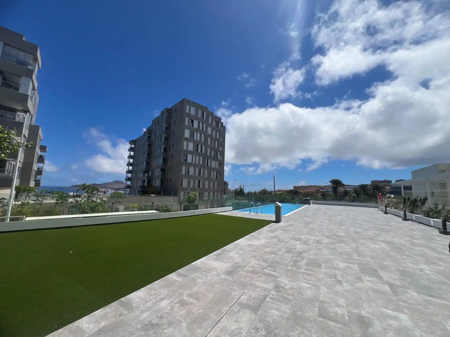 Piscina de Pis de lloguer en Las Palmas de Gran Canaria amb Terrassa, Traster i Piscina comunitària