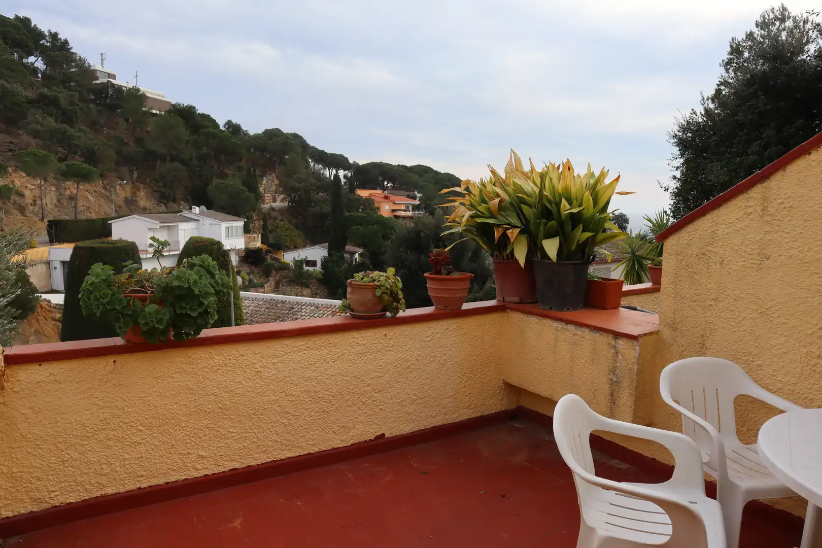 Terrasse von Einfamilien-Reihenhaus zum Verkauf in Tossa de Mar mit Klimaanlage, Privatgarten und Terrasse