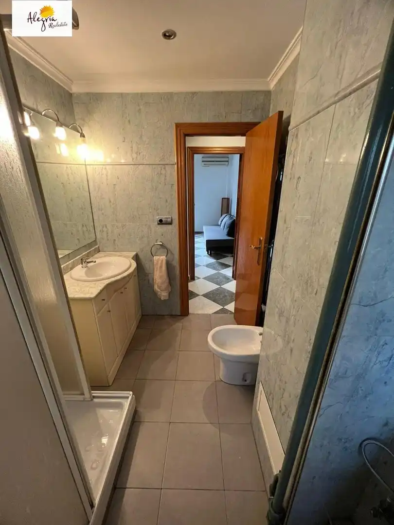 Badezimmer von Wohnung zur Miete in Xirivella mit Klimaanlage, Möbliert und Balkon