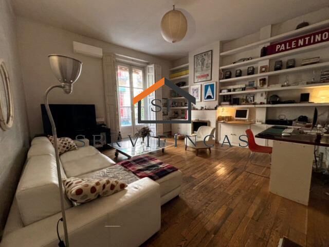 Living room of Flat for sale in  Madrid Capital  with Heating, Private garden and Balcony