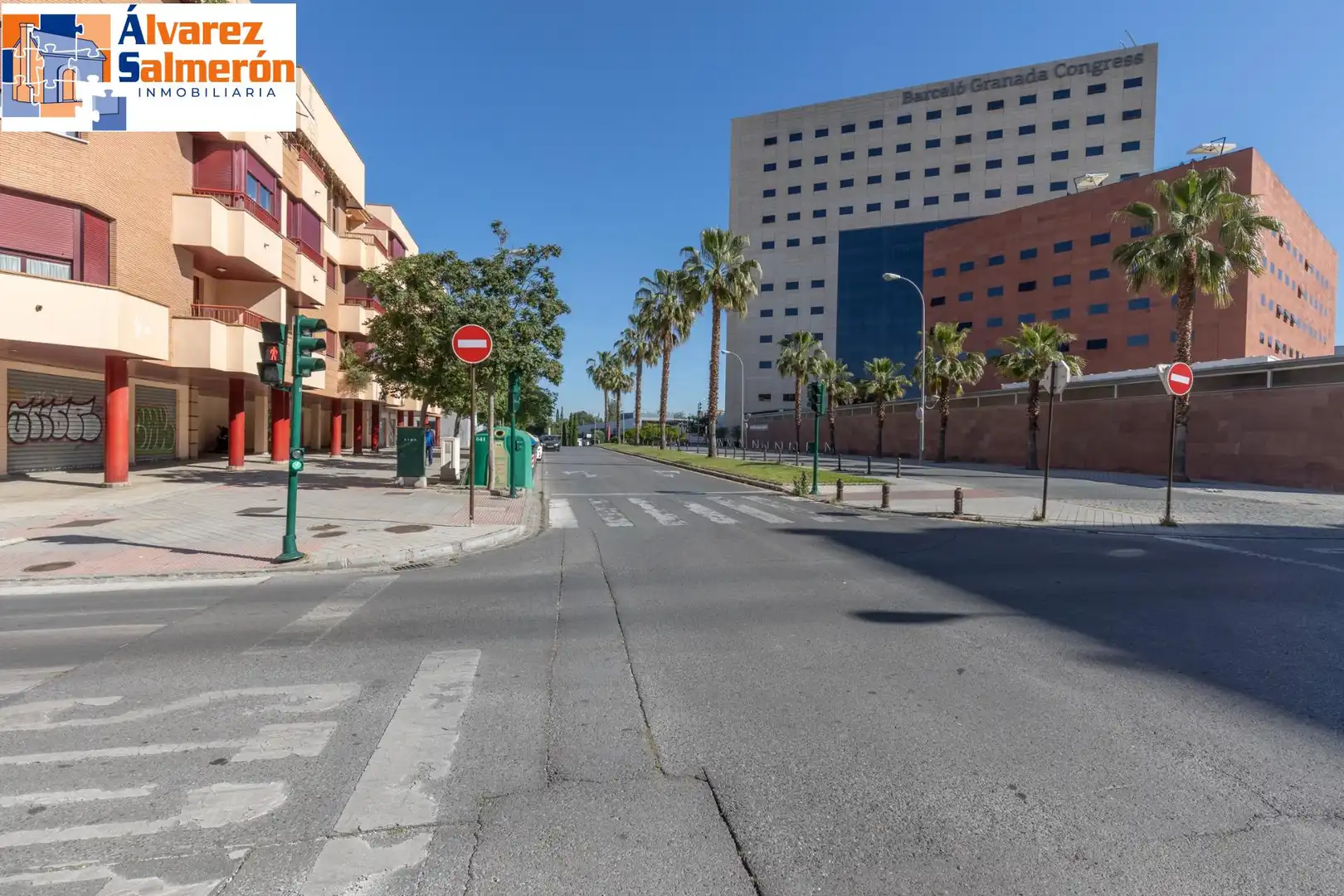 Vista exterior de Pis de lloguer en Granada amb Calefacció, Terrassa i Piscina comunitària