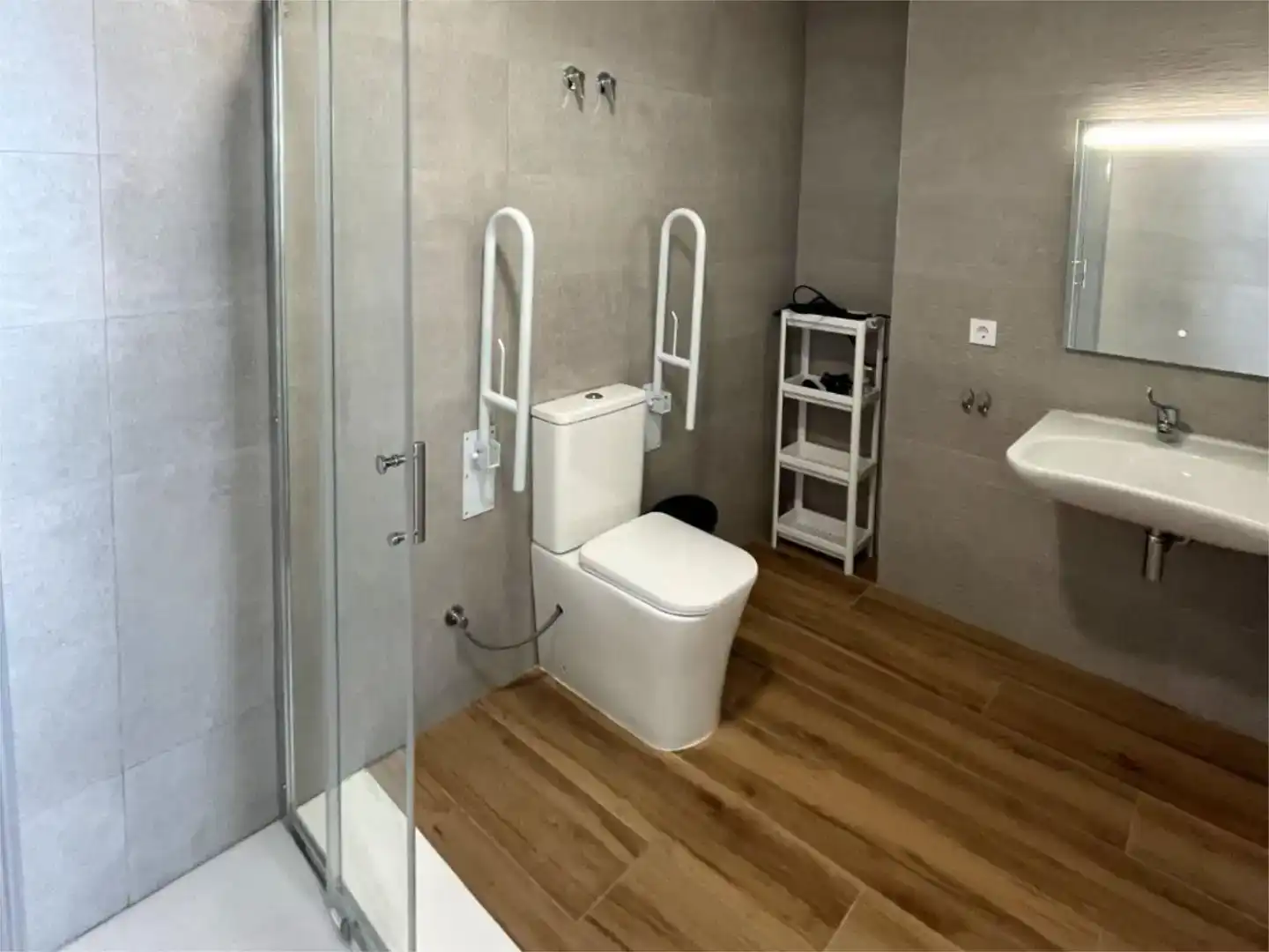 Badezimmer von Wohnung zum Verkauf in Valencia mit Klimaanlage und Möbliert