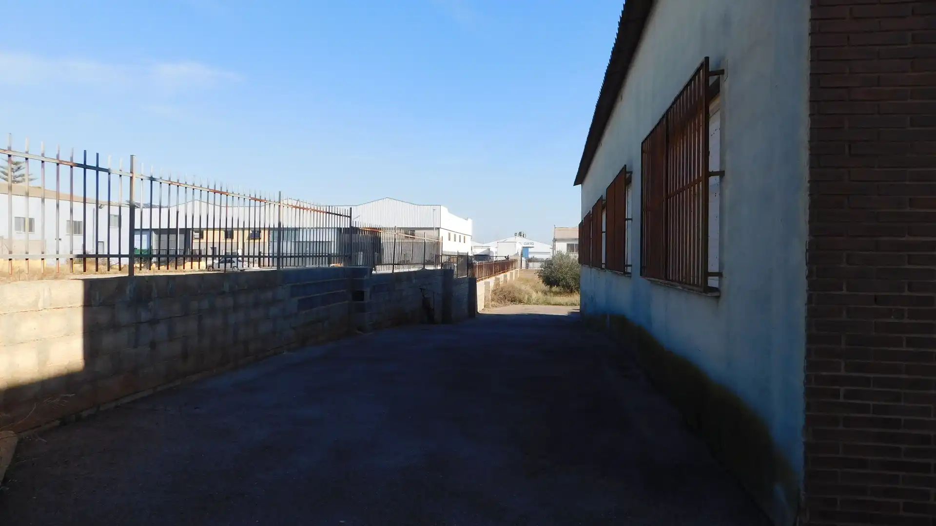 Vista exterior de Local en venda en La Vall d'Uixó amb Aire condicionat