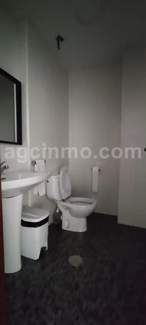 Badezimmer von Büro zur Miete in Valladolid