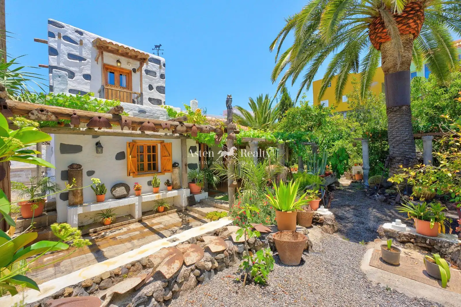 Exterior view of Houses for sale in Guía de Isora  with Air Conditioner, Private garden and Terrace