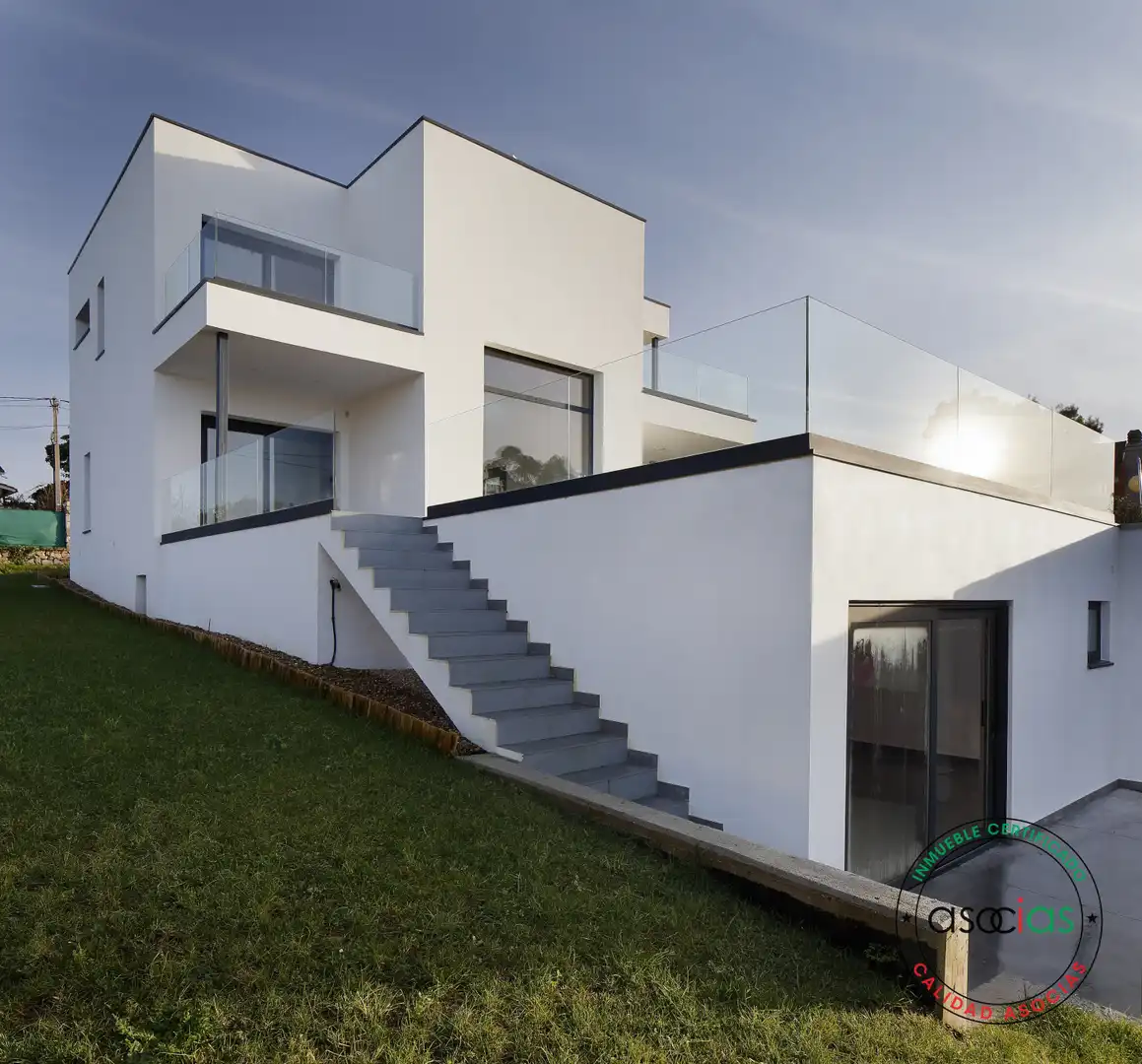 Vista exterior de Casa o xalet en venda en Gijón  amb Calefacció, Jardí privat i Terrassa