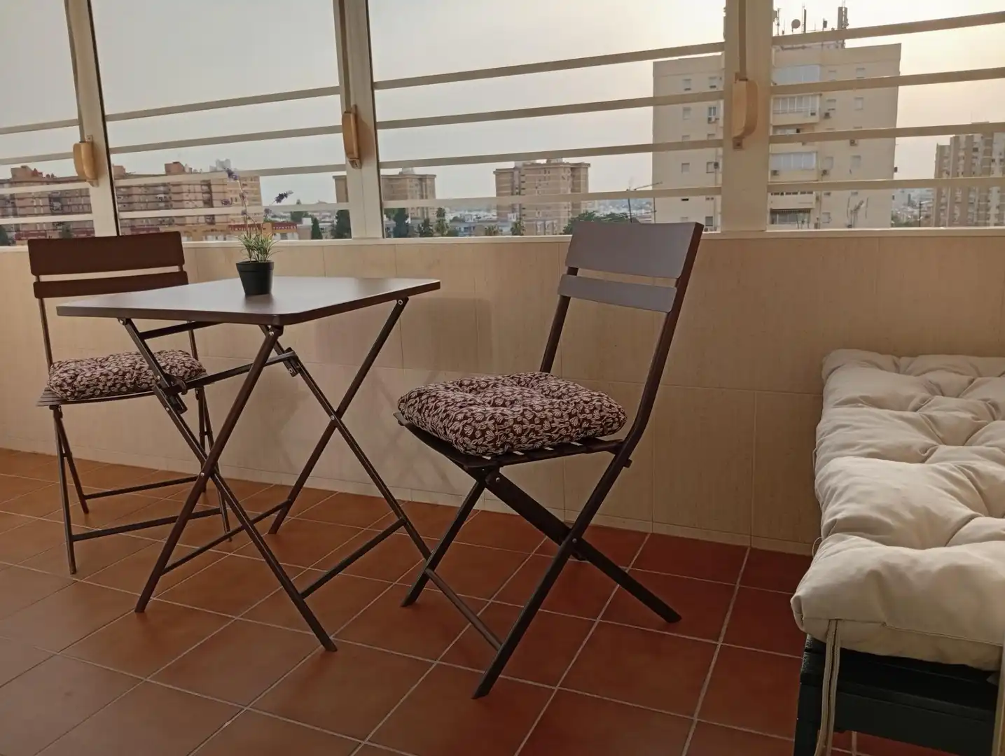 Terrasse von Wohnung zur Miete in Sevilla mit Klimaanlage, Terrasse und Möbliert