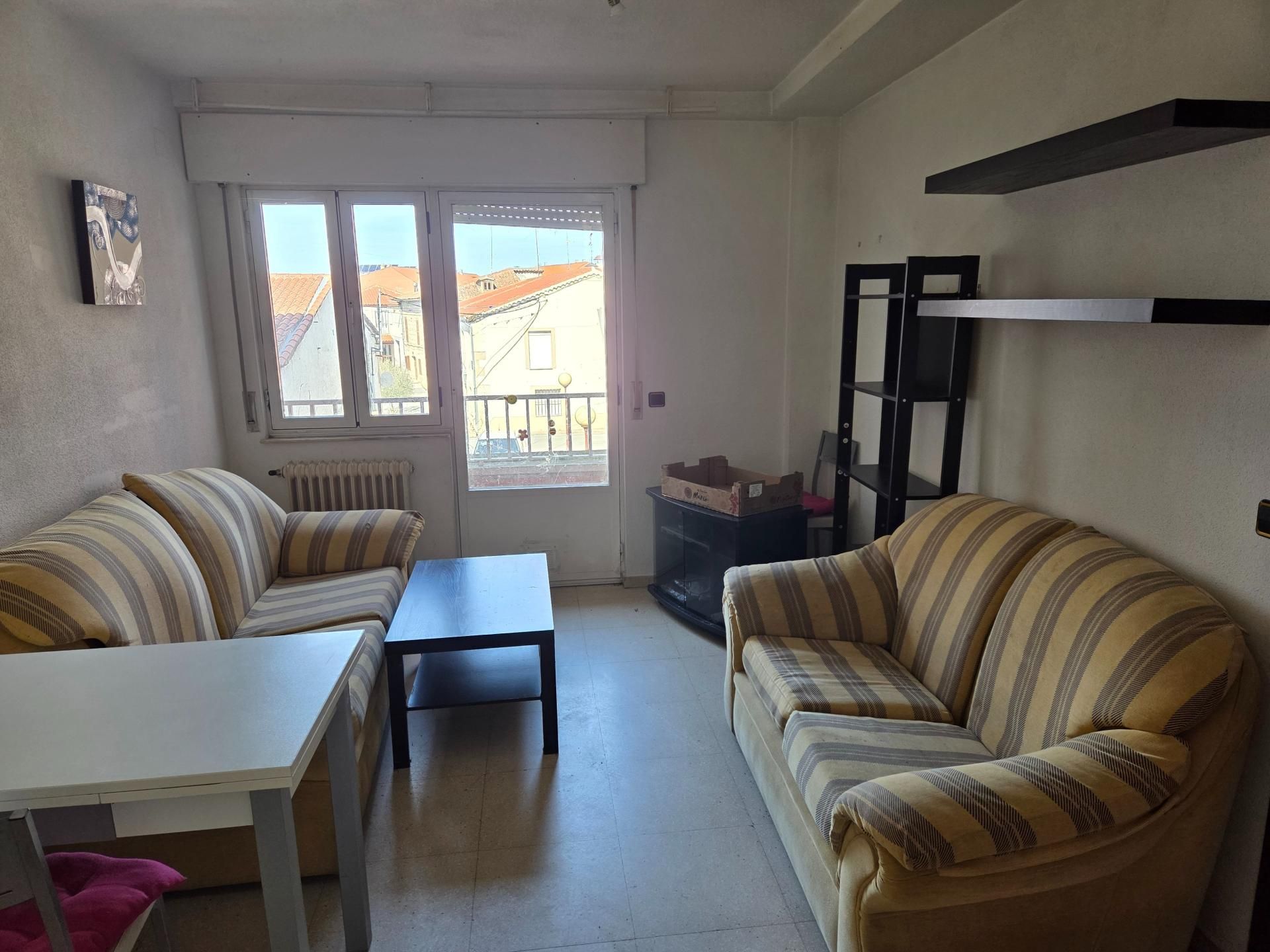 Sala d'estar de Pis en venda en Calzada de Valdunciel amb Calefacció