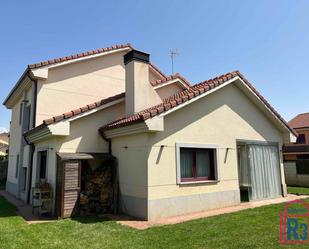 Exterior view of House or chalet for sale in Villaquilambre  with Heating and Storage room