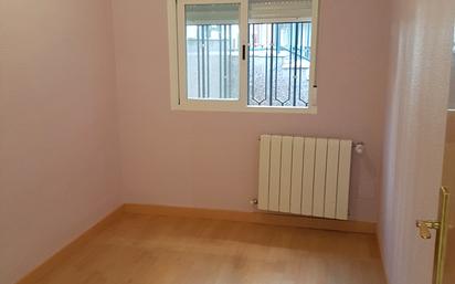 Bedroom of Flat for sale in  Madrid Capital  with Heating