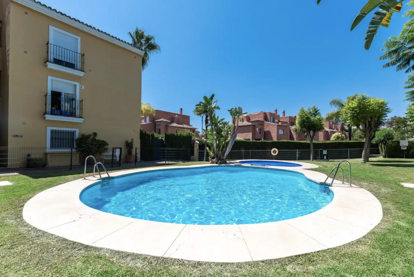 Piscina de Apartamento en venta en Estepona con Aire acondicionado, Calefacción y Terraza