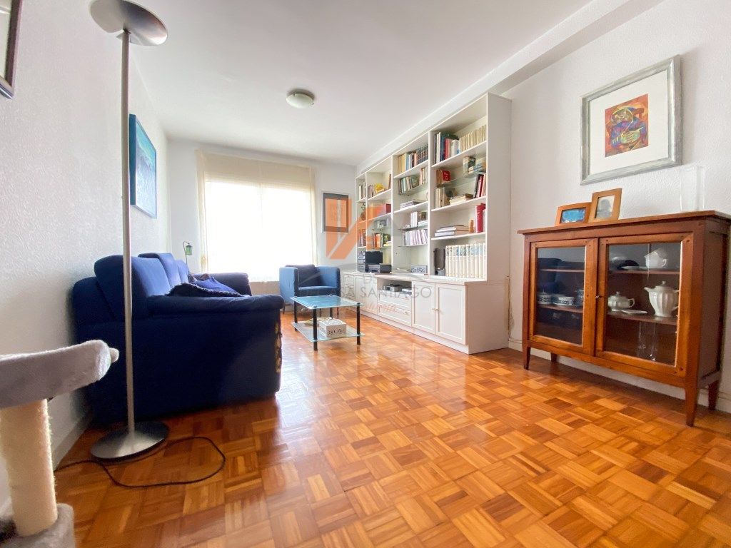 Living room of Flat for sale in Santiago de Compostela   with Oven
