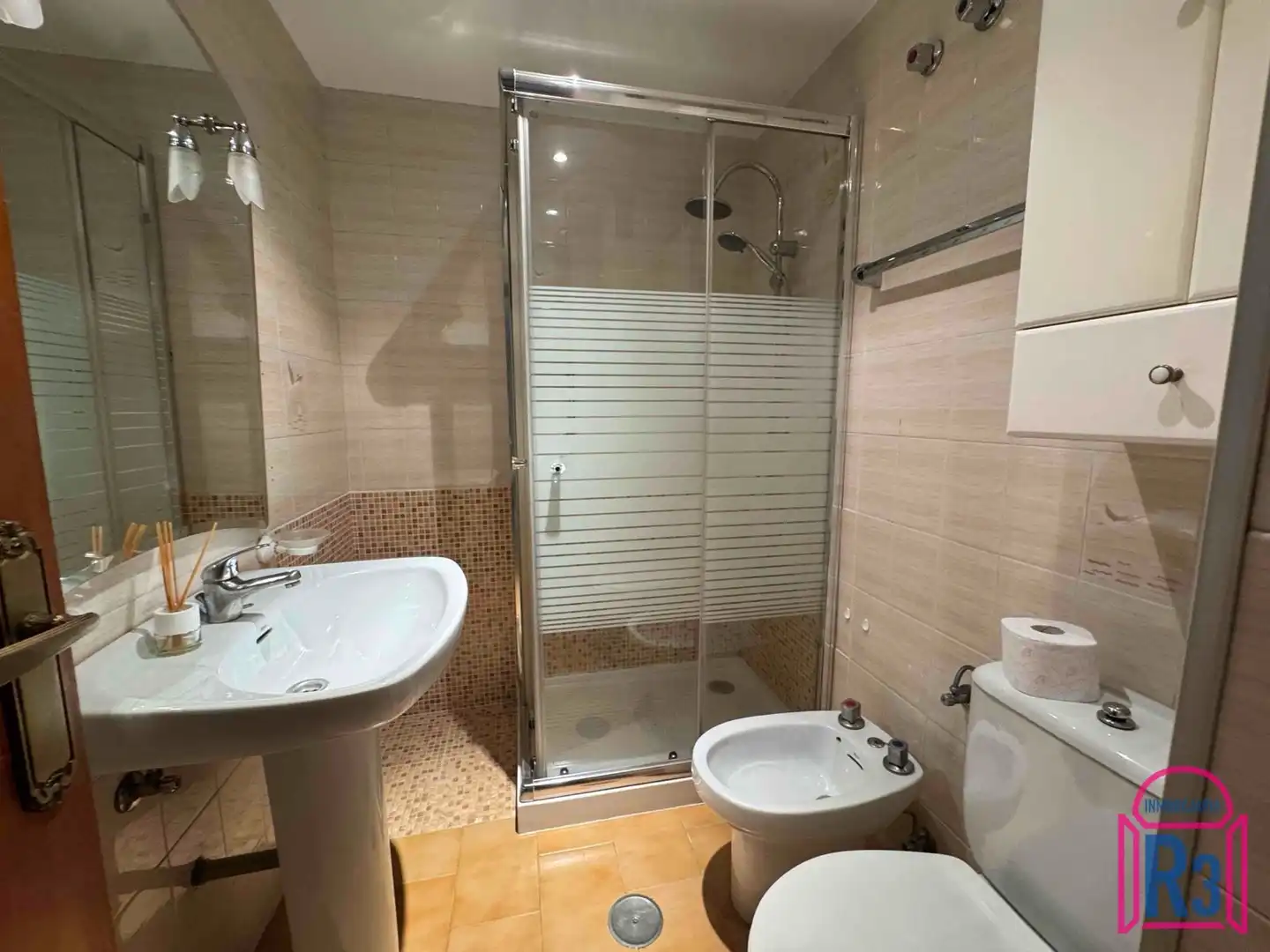 Bathroom of Flat for sale in León Capital   with Heating, Terrace and Storage room