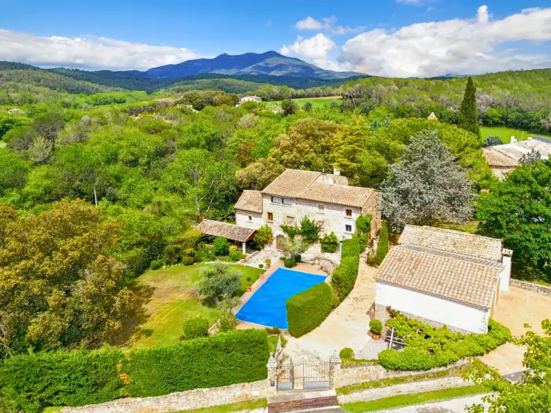 Casa amb piscina en venda a Cabanelles, imagen 3